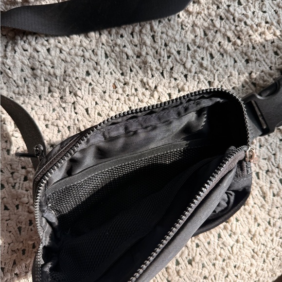 lululemon athletica Black Belt Bag - Picture 3 of 3